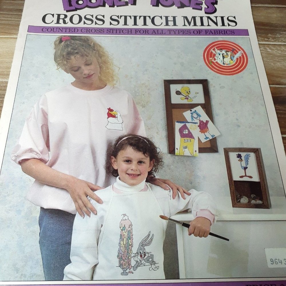 Looney Tunes Cross Stitch Booklet Tweety Roadrunner Bugs Bunny Daffy Duck Pepe
